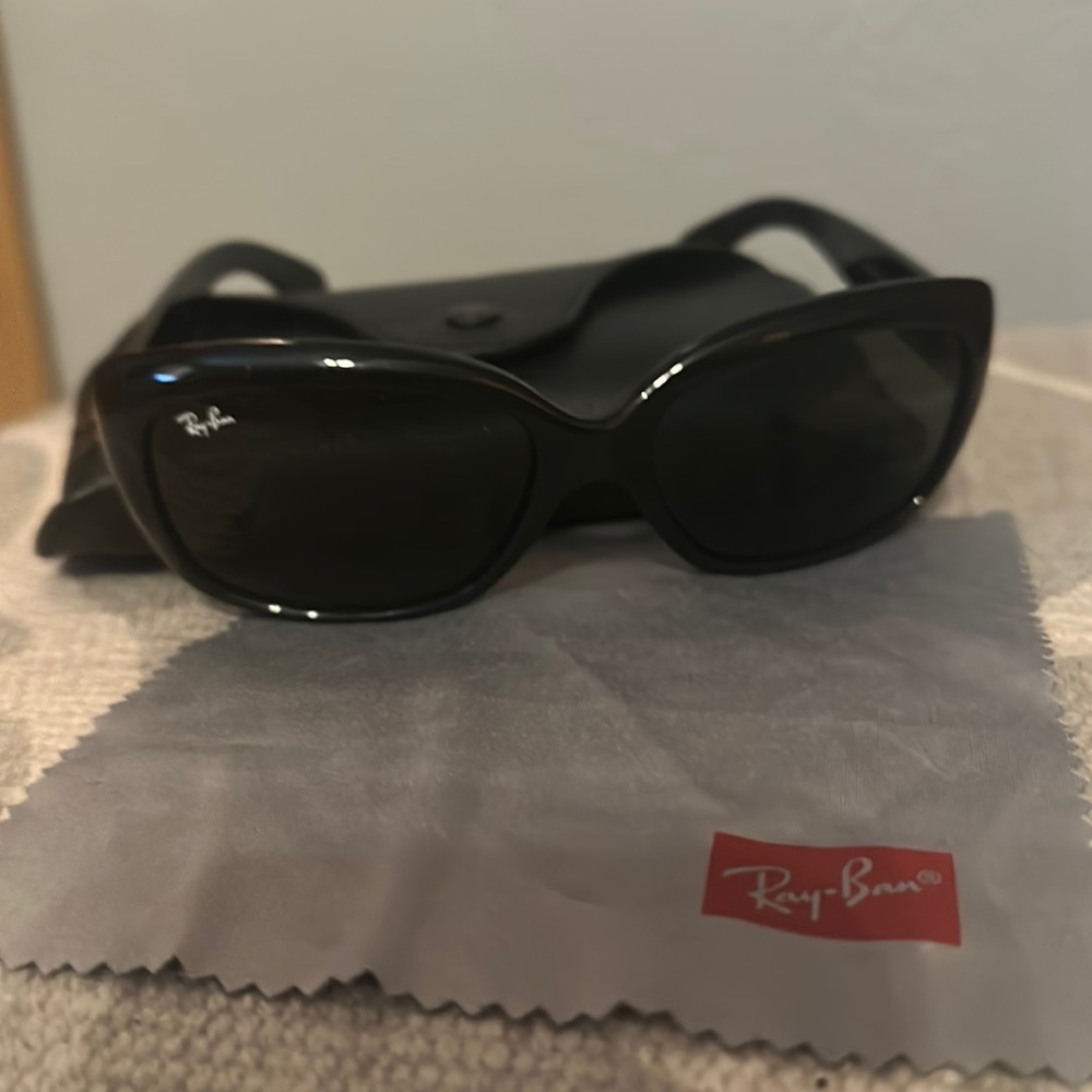 COPY - Black RayBan Jackie Ohh sunglasses 🕶️